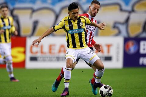 球员频繁进 球员频繁进