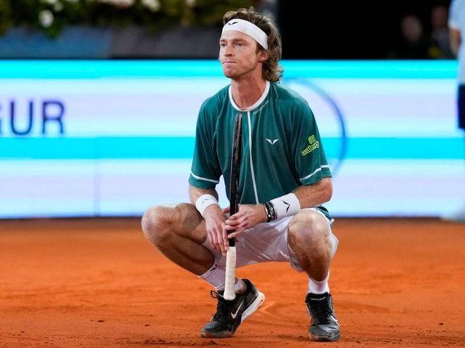 他们不仅得 他们不仅得